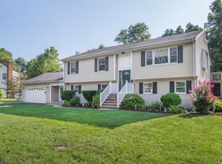 10 Indian Valley Rd, Ramsey, NJ 07446