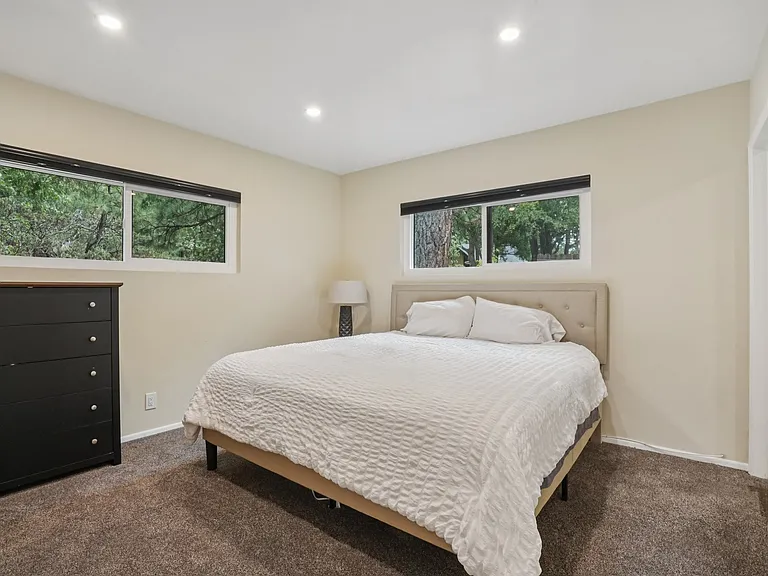 25340 Marion Ridge Dr — Photo 17