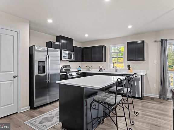 5th image of 17 Southwind Dr