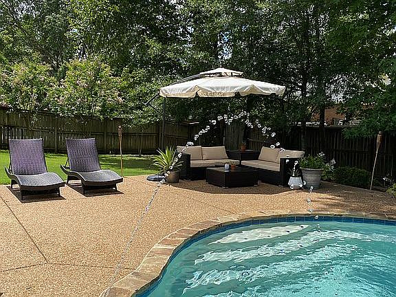 2nd image of 1645 Brackenshire Ln