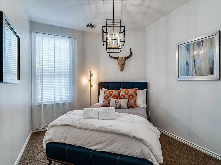 5745 Knox Dr — Photo 3
