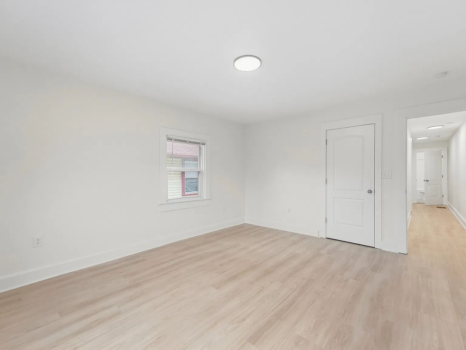 3 bed, 1.5 bath, 1400 sqft, $1,875 — Photo 4