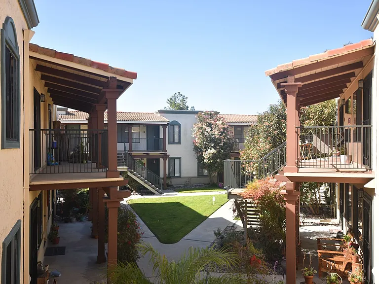 Villas de Laura Apts — Photo 14