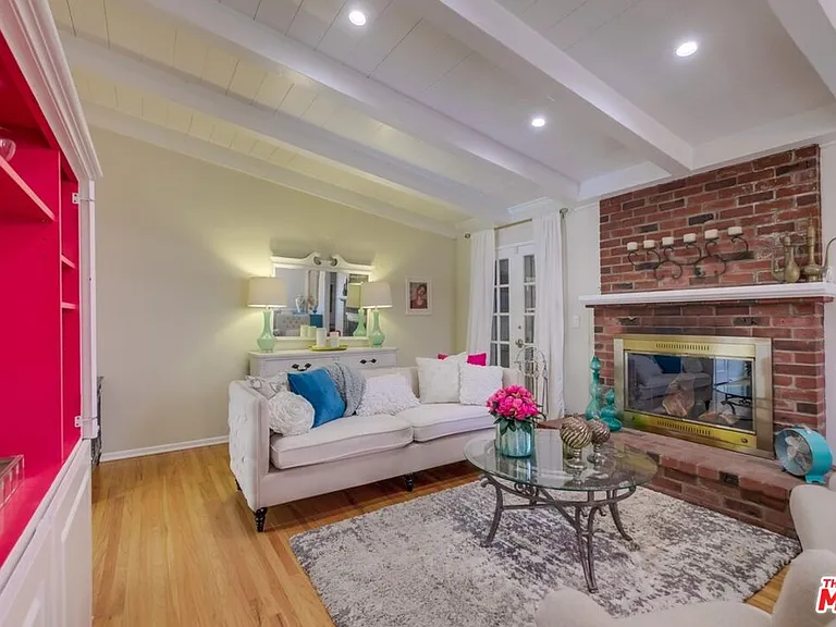 21447 Providencia St — Photo 12