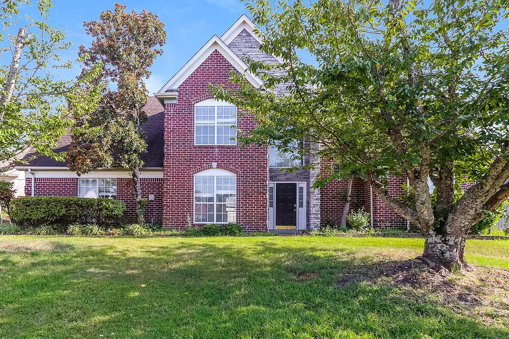 3 bed, 2.5 bath, 2247 sqft, $2,240 — Photo 1
