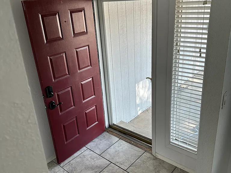 1401 Zuni Pl — Photo 2