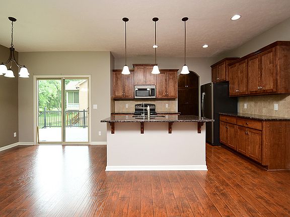 4th image of 9308 S 21st St #21