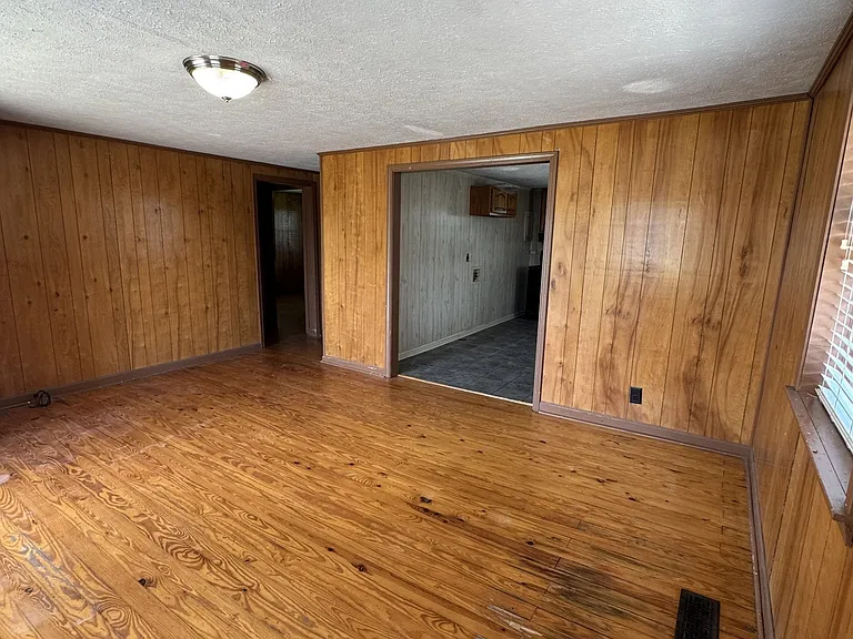 106 Dickerson Ln — Photo 4