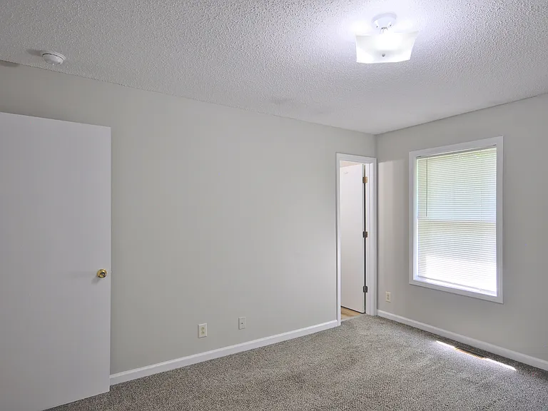 317 Pioneer Dr — Photo 18