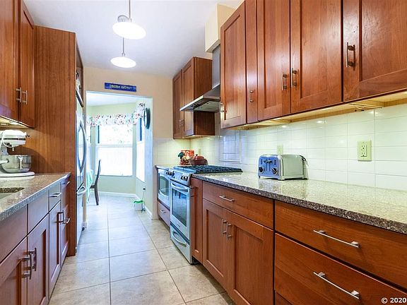 4th image of 6036 NW 44th Pl