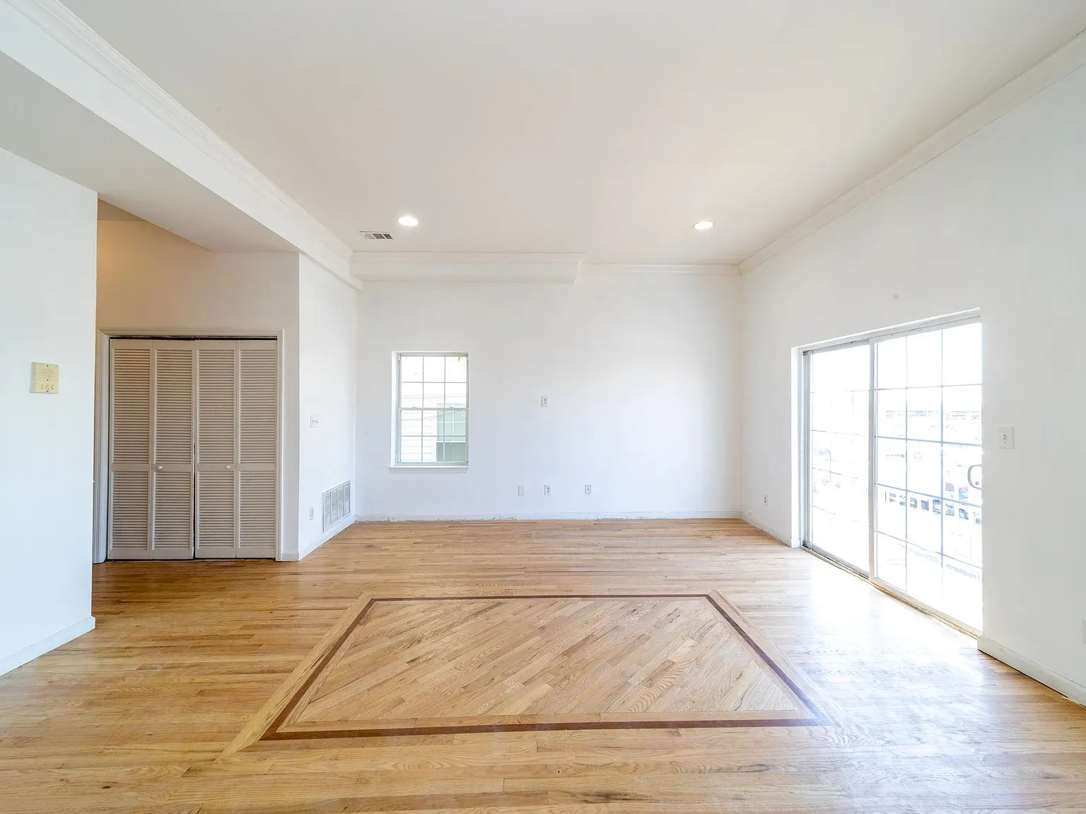 3 bed, 2.0 bath, $3,700 — Photo 2