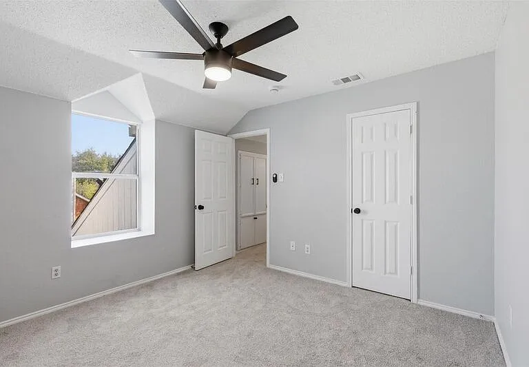 1379 Honeysuckle Ln — Photo 22