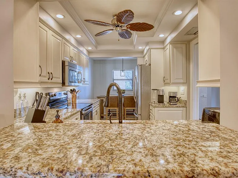 5640 Golf Pointe Dr #101 — Photo 13