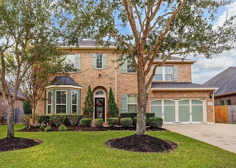 Highly upgraded home that attends award winning Katy school, easy access to major roads, shopping, and LOW TAX AREA with NO FLOODING.