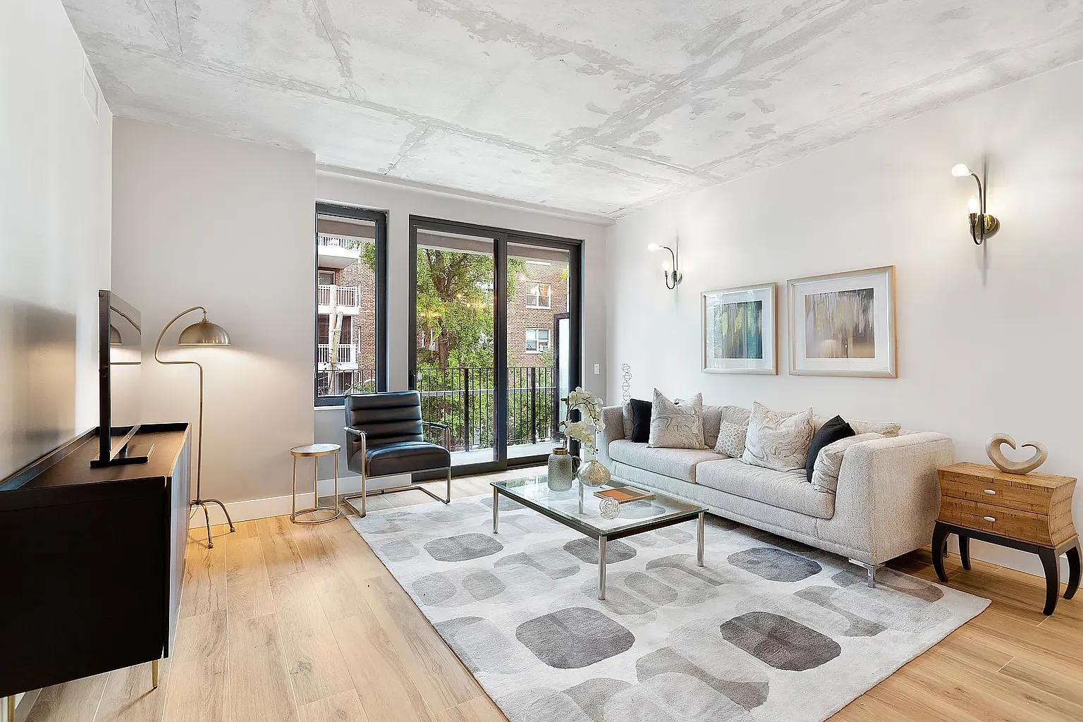 3707 Blackstone Ave — Photo 3