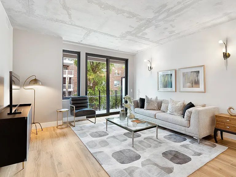 3707 Blackstone Ave #400 — Photo 4