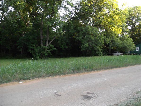 1st image of 912 Giraud St