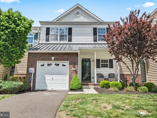 2060 Morgan Hill Dr, Pennsburg, PA 18073