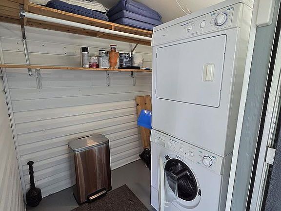Laundry Room w/ Washer/Dryer