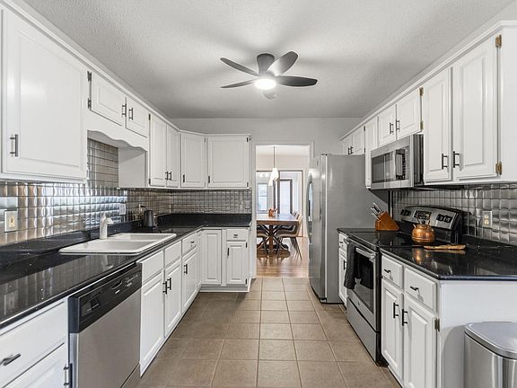 5th image of 417 Sparrow Hawk Ct