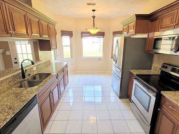 3rd image of 4028 Inglewood Ct