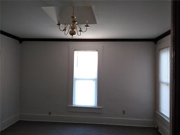 4th image of 2628 Mary St