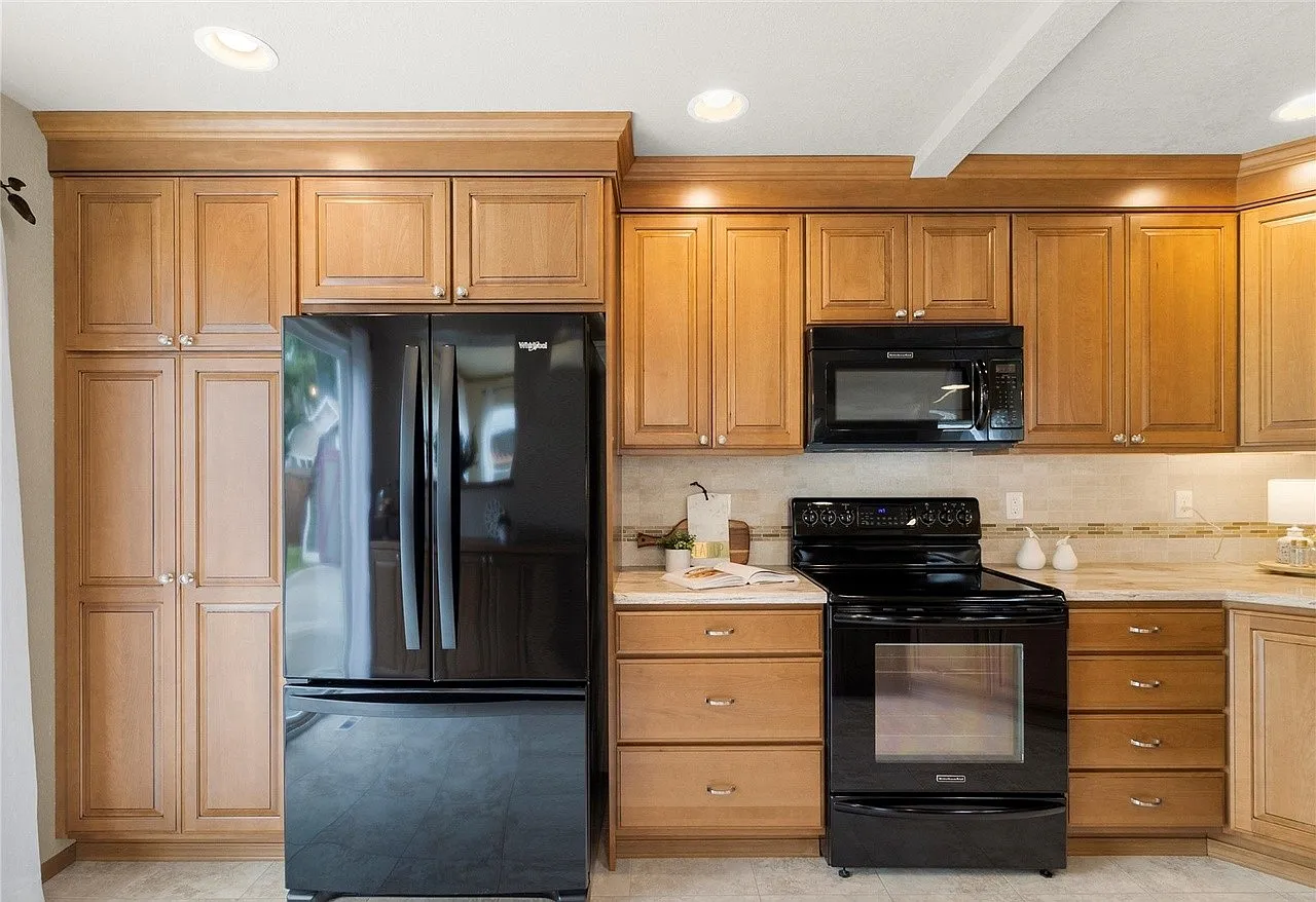 3 bed, 2.5 bath, 1633 sqft, $2,795 — Photo 3