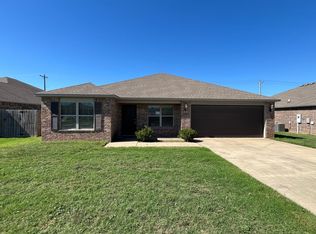 6300 SW Chalkstone Rd, Bentonville, AR 72712
