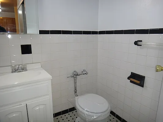 Rented by KVNY Soho | media 33