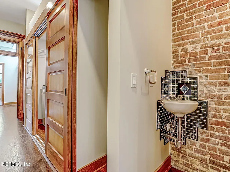 122 E Duval St — Photo 11