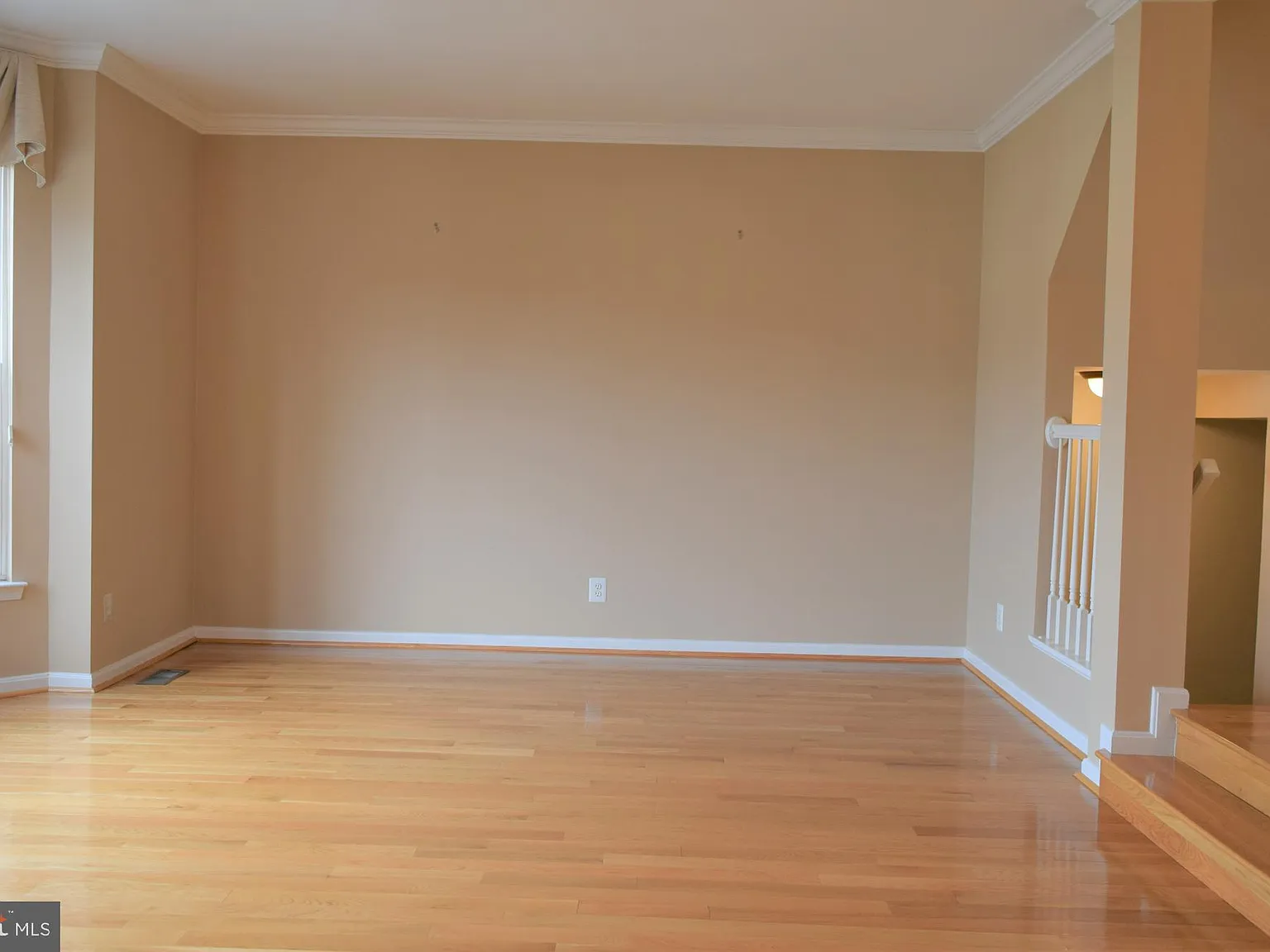3 bed, 4.0 bath, 1865 sqft, $3,700 — Photo 4
