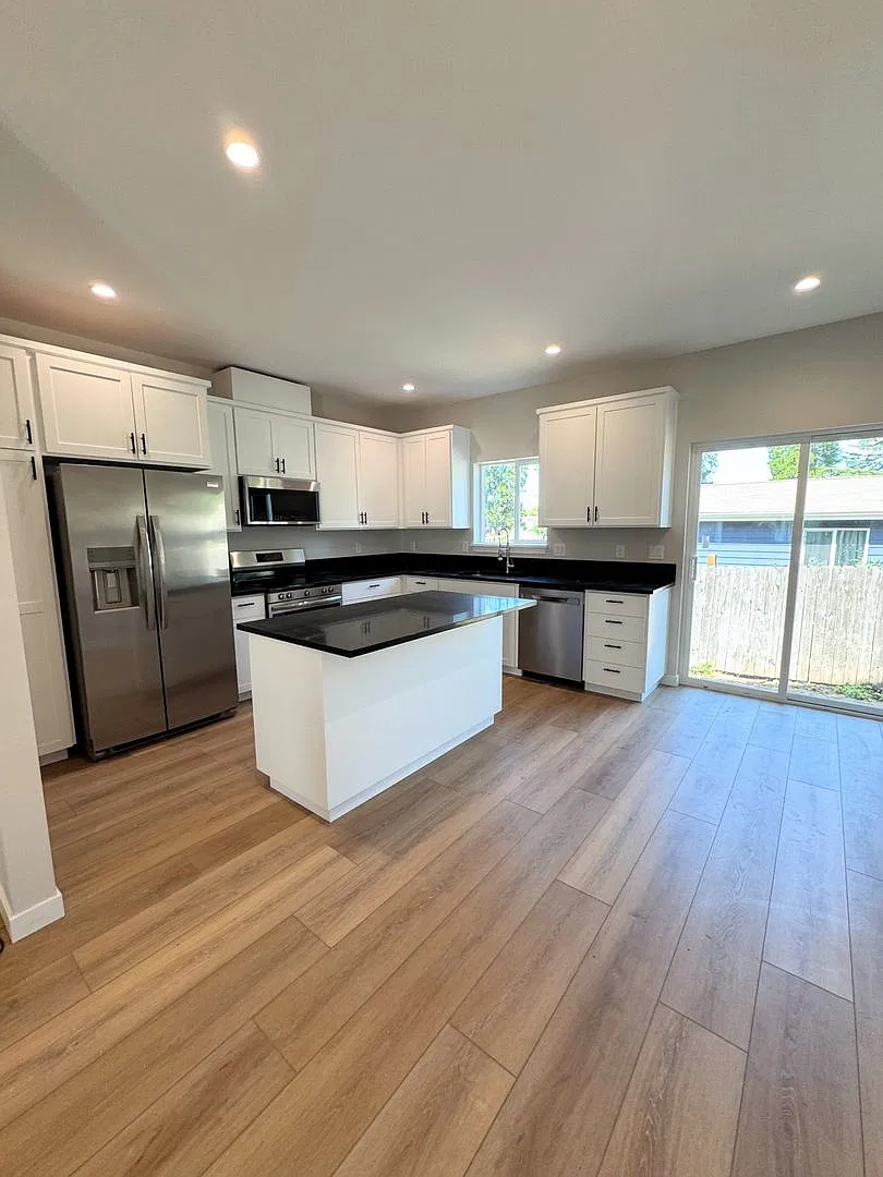 Newly Built 3 Bed, 2.5 Bath Cottage Homes with AC! — Photo 4