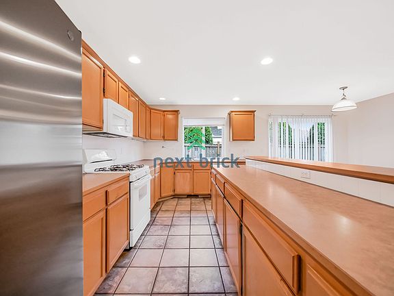 5th image of 17507 13th Ave W