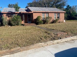 18 E St, Frostproof, FL 33843