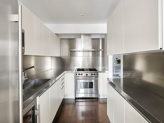 4th image of 147 Waverly Pl APT 6E