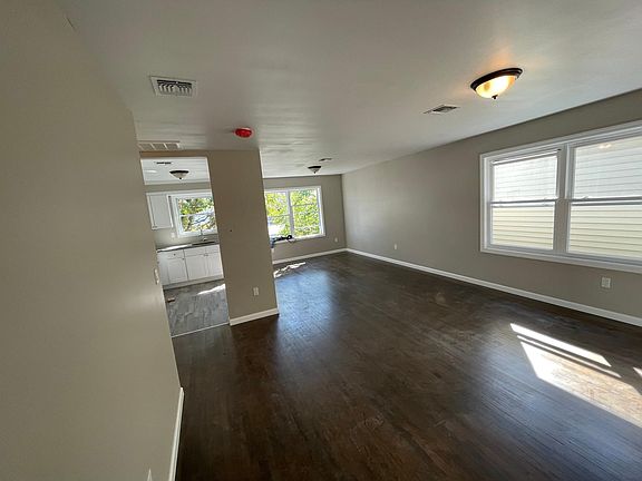 3rd image of 220 Fairmount Ave Floor 2