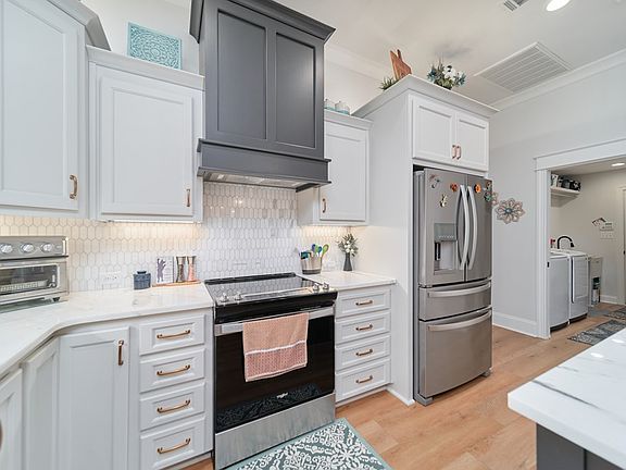 3rd image of 209 Orvis Ln