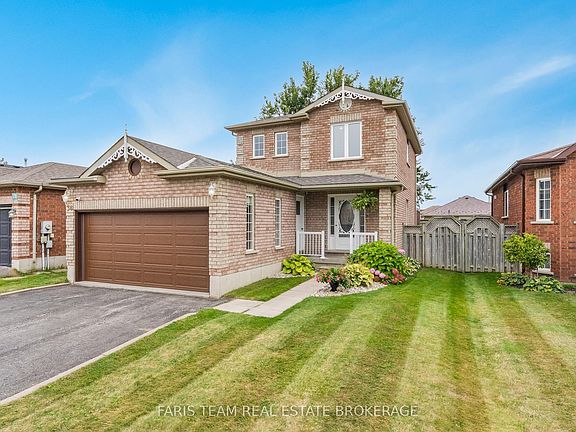 3rd image of 36 Red Oak Dr