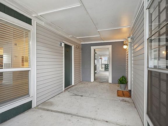 3rd image of 4101 Hessmer Ave APT 312