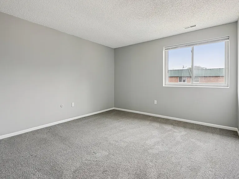 Aspen Apartments — Photo 32