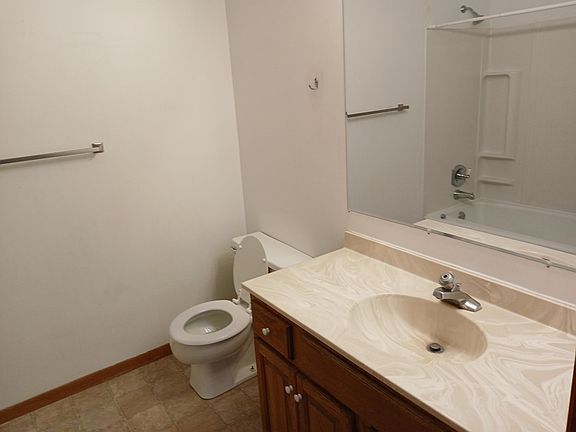 4th image of 655 Dayton Ave APT B