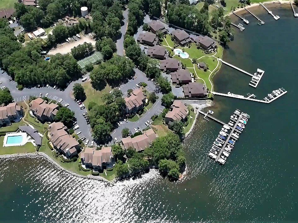 Lake living at it's best....