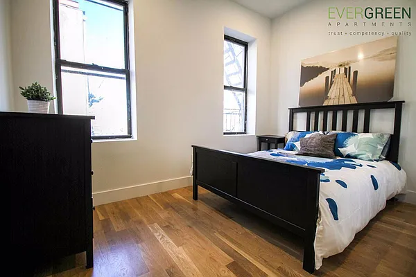 Rented by Evergreen Apartments BK | media 16