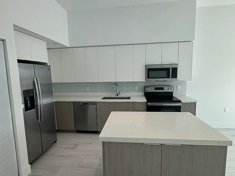 602 E Dania Beach Blvd #407 — Photo 2
