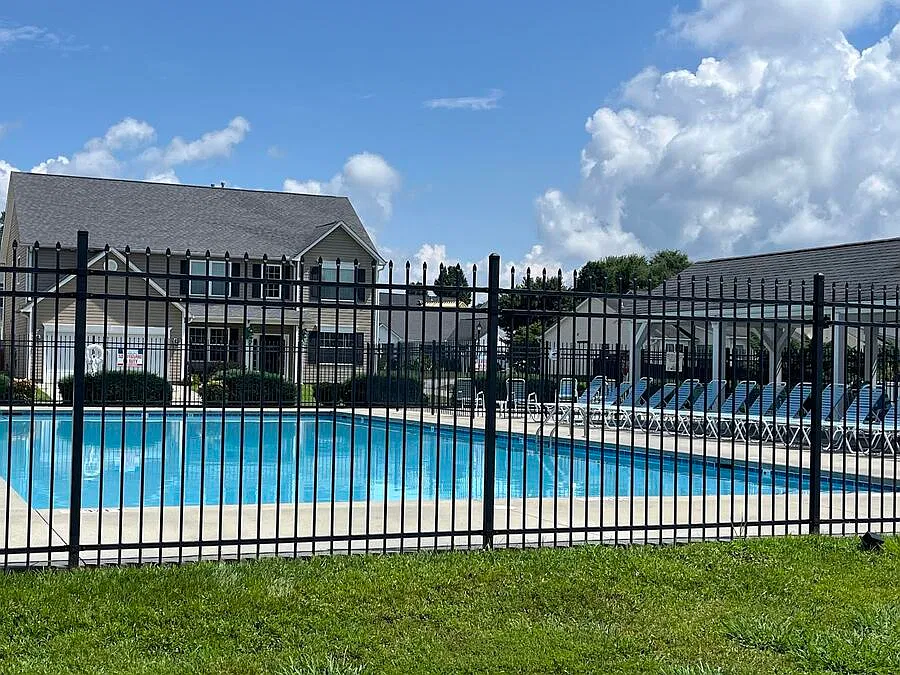 3 bed, 1300 sqft, $2,295 — Photo 4