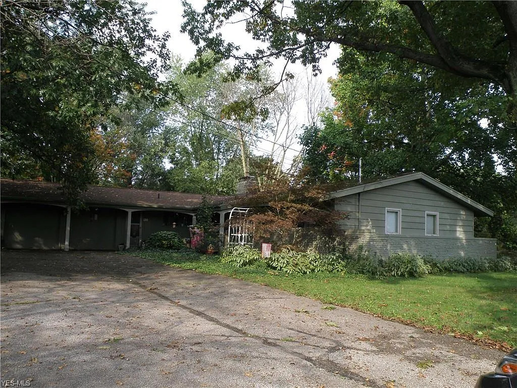 1080 Wadsworth Rd photo 1