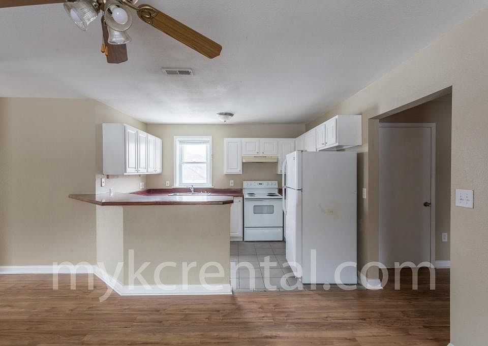 1st image of 1125 Merriam Ln