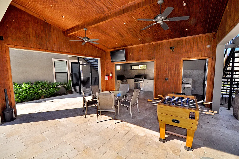 La Cima Newport Condos — Photo 4