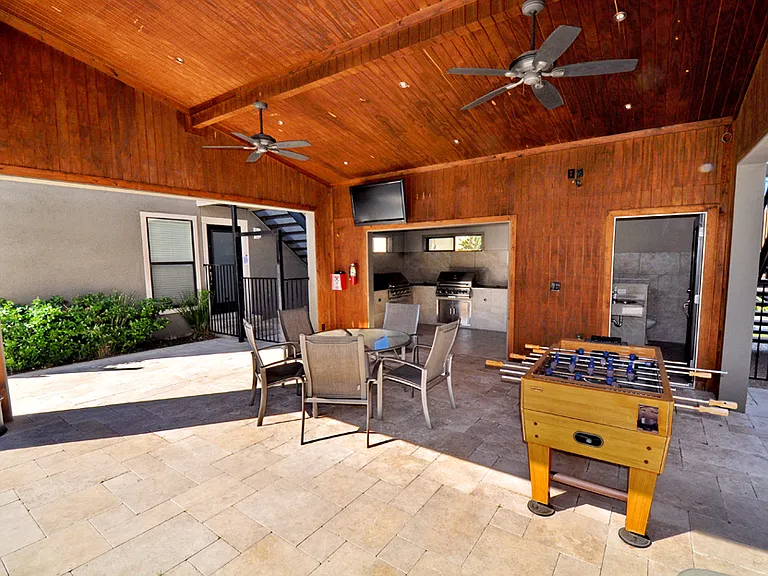 La Cima Newport Condos — Photo 4
