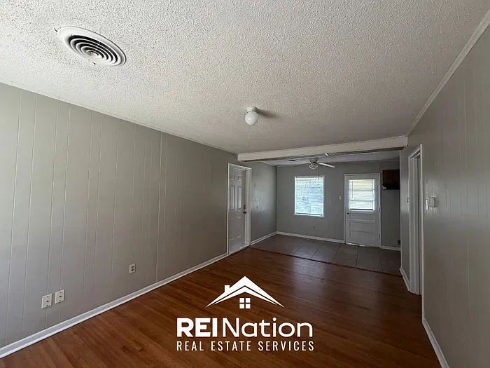 3 bed, 1.0 bath, 1000 sqft, $1,125 — Photo 3
